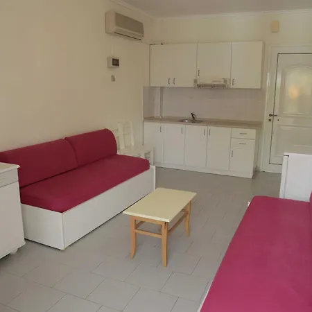 Xenios Port Marina מלון 3*