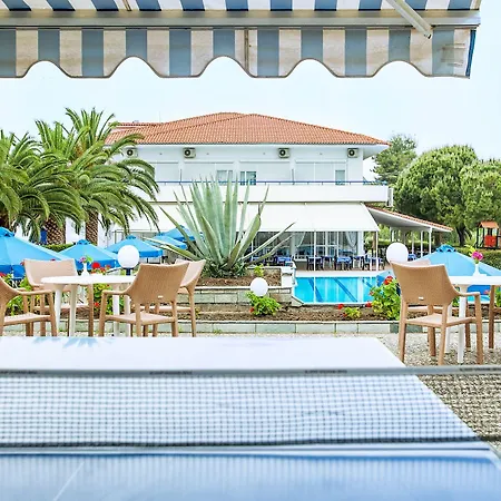 Xenios Port Marina ホテル