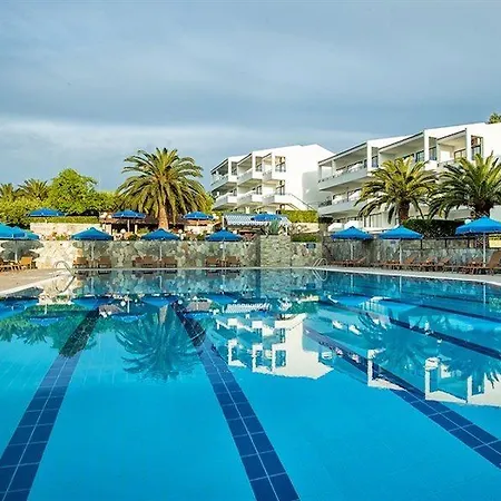 ホテル Xenios Port Marina