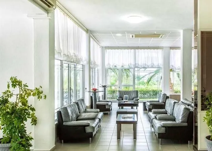 Szálloda Xenios Port Marina 3*